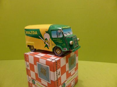 HY Mazda de Gilles et Camille
Sur papier photo au 1/66Â°
