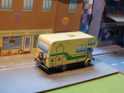 HY Camping car NÂ° 77 de Camille
Sur papier photo au 1/66Â°
