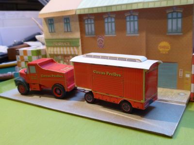 Une remorque du "Circus PresDes de Streetpaper
