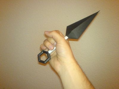 Kunai
le kunai en main...
je le trouve vraiment rÃ©aliste lÃ !
