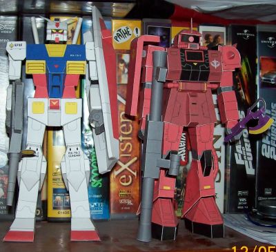 gundam rx-78-2 et zaku ms-06s

