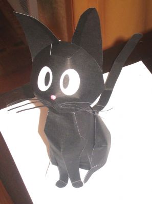 Jiji
Voici le petit chat de"Kiki la petite sorciÃ¨re "ou en anglais " kiki's delivrey service" .
Je le trouve mignon ^^
