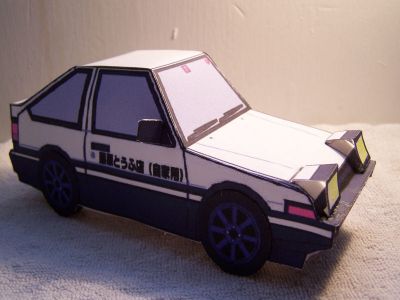 toyota AE86
voici la celebre 86 de initial D pris sur
http://homepage2.nifty.com/m-FAN/puchi_nos.htm
