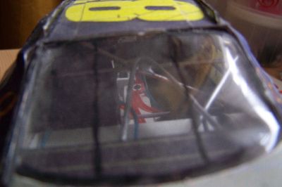 nascar
voici une vue de l'interieur vue par le parebrise arriere
