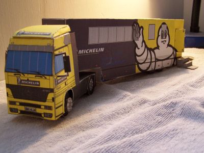 camion michelin
voici le camion michelin au 1/43eme de chez racepaper.de
