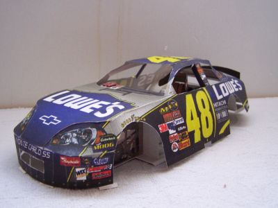 nascar
voici une vue avec la carroserie poser sur le chassie avec l'interieur
