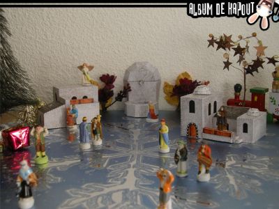 CrÃ¨che
Des petits batiments rÃ©alisÃ©s pour noel
Ici ils sont dÃ©ja mis en scÃ¨ne
2 maisons et 1 puit
