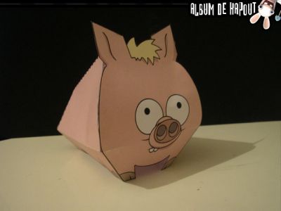 Spider-Cochon
Homer le fait marcher au plafond dans les Simpson le film (2007)
