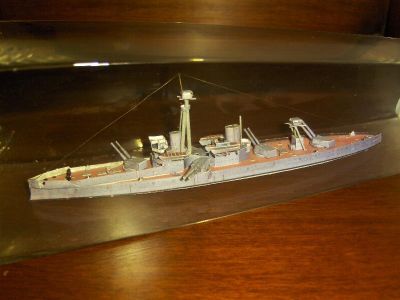 Dreadnought
Le dreadnought pris dans un bocal.

http://avions-papier.heb3.org/
