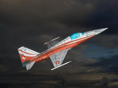 Patrouille Suisse
F-5 tiger, chasseur avec sa livrÃ©e de patrouille

http://avions-papier.heb3.org/
Keywords: F-5 Tiger patrouille suisse
