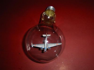 JU-52 Avion de transport bien connu.

http://avions-papier.heb3.org/
