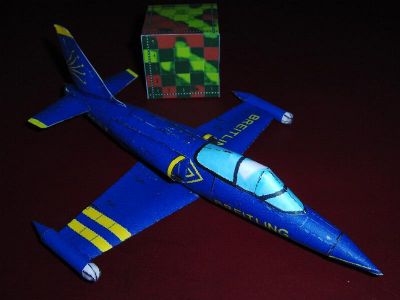 Breitling
L-39 albatros de la patrouille privÃ©e Breitling

http://avions-papier.heb3.org/
