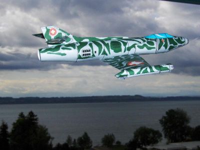 P-16
Avion expÃ©rimental suisse.

http://avions-papier.heb3.org/
