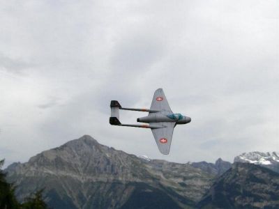 Vampire
un des premier jet des forces armÃ©es suisses avec le Venom.
http://avions-papier.heb3.org/
