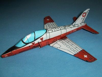 Hawk
Ancien jet de formation des pilotes.

http://avions-papier.heb3.org/
