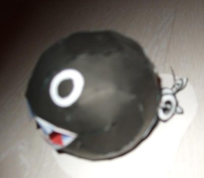 Chomp (cote 1)
petit chomp vu de cote
Histoire :  ce chomp a plutot ete galere a faire car je l'est fait dehors sur une table en bois bancale ^^ un grand jour de soleil (et ouai que sa a faire)
en meme temp j'ai fait le goombass et un link qui n'apparaitra jamais car : 
1. pas du tout aimer le rÃ©sultat final
2.Donner a quelqu'un 
Keywords: chomp nintendo