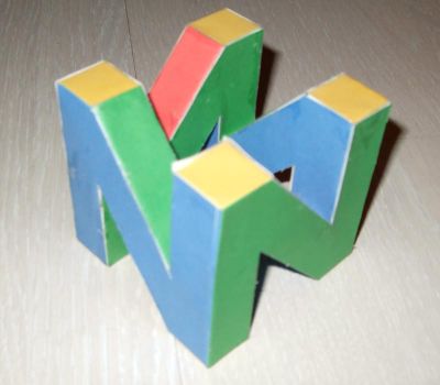 logo nintendo 64 (2/3)
le meme vu de devant (enfin si il y a un devant)
