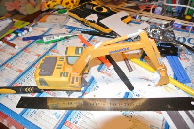 Je dÃ©bute (deuxiÃ¨me modÃ¨le), j'ai encore des progrÃ¨s a faire mais voilÃ  une petite excavatrice en rÃ©alisation.
