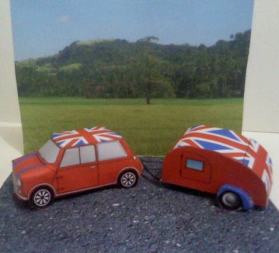 Austin - Mini Cooper + sa Caravane
Petit diorama a la demande de ma cousine, pour sa fille Marie qui "kiff" les mini-cooper
