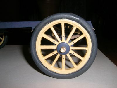 Roue de Renault AX 1908 (dÃ©tail)
