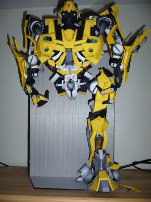 Etat d'avancement de Bumblebee
Petit Ã  petit il prend forme...
Keywords: papercraft transformers bumblebee