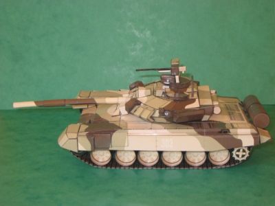 T-90 au 1/43 de Julius Perdana
