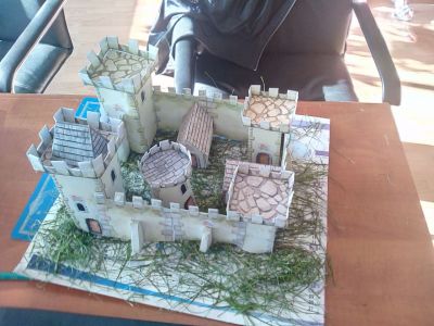 chateau fort
rÃ©alisation avec un jeune patient Ã  traits autistiques
