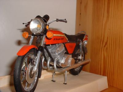 Kawasaki 750 H2 - Vue gÃ©nÃ©rale
Moto rÃ©alisÃ©e en Ã©tÃ© 1976 (pendant la fameuse sÃ©cheresse ! )
