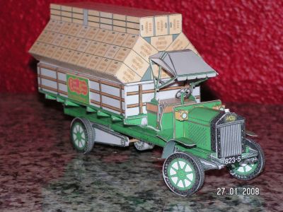 vieux camion de 1941 
une de mes premiere realisation...4 ou 5 annees plus tot.
