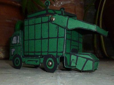 Sita-Rey-Loader
maquette en papier, gravure sur linoleum
Keywords: camion poubelle, garbage truck, refusetruck, muellwagen, Sita-Rey-Loader, France, Paris