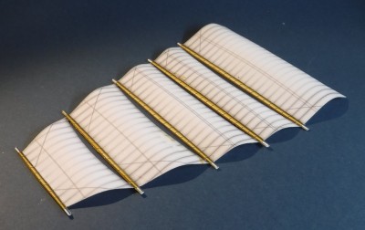 ... puis à l'arrière, et les voiles sont légèrement courbées<br /><br />Sincèrement<br />Kurt