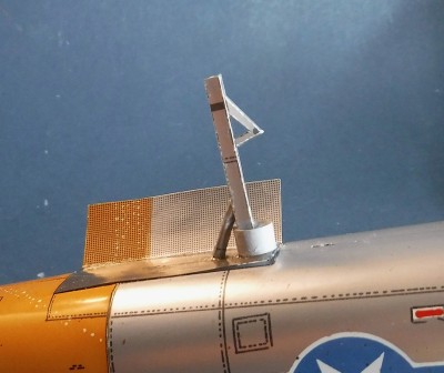 avec un anneau en papier pour le renforcer.