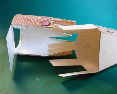 DSCF0018.JPG (180.31 Kio) Vu 977 fois ... ensuite, la flèche sera installée à l'aide des languettes adhésives.