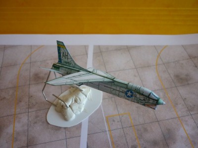 trotskiy-F-8C-04.JPG