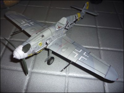 il ne reste plus que les antennes ainsi que la verrière au passage j'ai peint les harnais