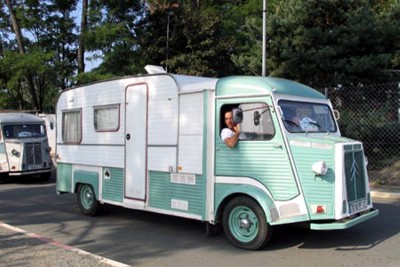 0075_hy_camping_car_vert_blanc_1.jpg