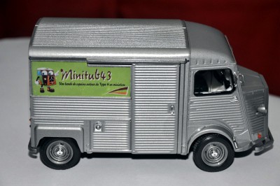 A034_hy_minitub43_vert.jpg