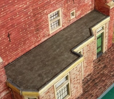 DSCF0519.JPG (242.78 Kio) Vu 4139 fois ... jusqu'à ce que tout le toit soit bordé.<br /><br />Sincèrement<br />Kurt