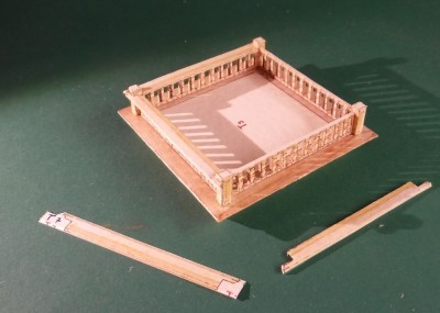 DSCF0002.JPG (235.01 Kio) Vu 3622 fois Le garde-corps est recouvert des quatre parties T 7 .<br /><br />Sincèrement<br />Kurt