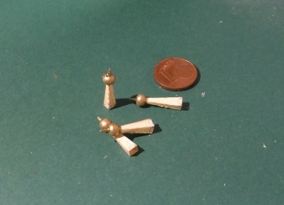 Mettez les quatre pyramides pointues...