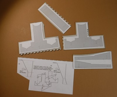 DSCF0026.JPG (199.89 Kio) Vu 4955 fois Passons maintenant à l'aide au montage des flotteurs, qui est renforcé avec du carton de 1 mm...