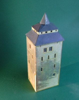 DSCF0020 (2).JPG (90.97 Kio) Vu 1775 fois ... et placez le toit fini sur la tour...