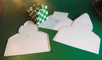 Renforcer les cloisons 5 + 8 avec du carton 1 mm...