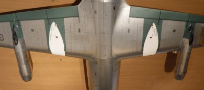 Les deux moteurs extérieurs sont installés.