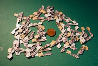 … collés et le bord avant a été coloré en turquoise…