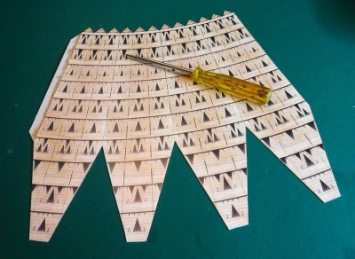 … Partie 15, où il faut découper 84 fentes supplémentaires…