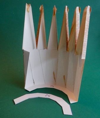 DSCF0023.JPG (114.72 Kio) Vu 1157 fois …Collez les six segments ensemble…