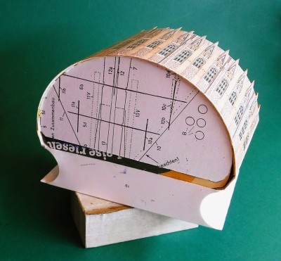 DSCF0087.JPG (203.13 Kio) Vu 1045 fois ...je colle ensuite une plaque de carton GELI de 0,75 mm par-dessus.