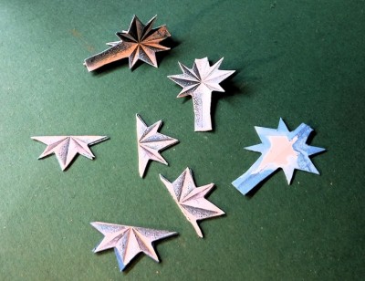 t assemblage, insertion de l’étoile au sommet… p