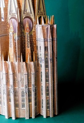 DSCF0027.JPG (192.92 Kio) Vu 654 fois Deux petites tours seront ajoutées de part et d'autre du chœur...